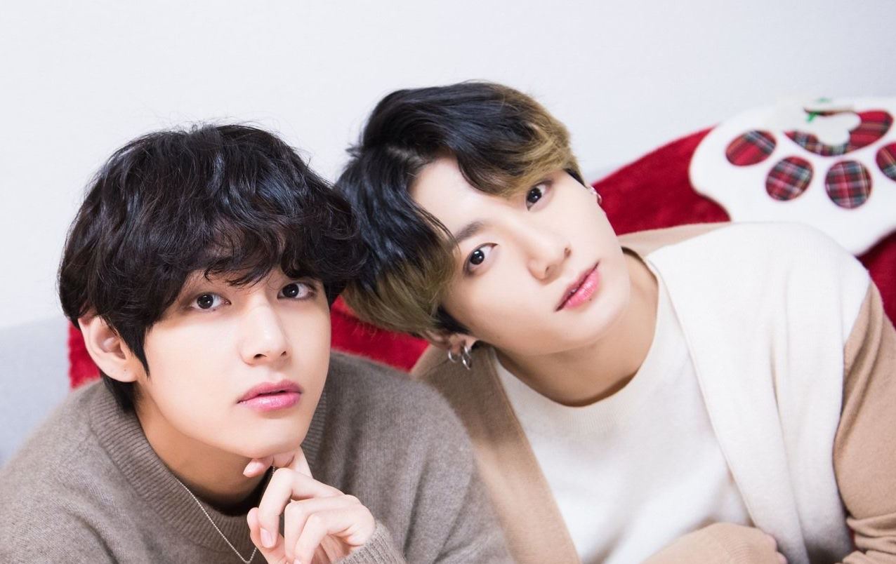 Bts Kim Taehyung Shows Off His Abs In Competition Against Jungkook