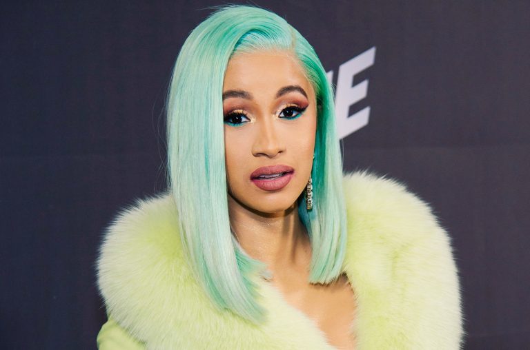 Se Le Rompió El Vestido A Cardi B En Pleno Concierto