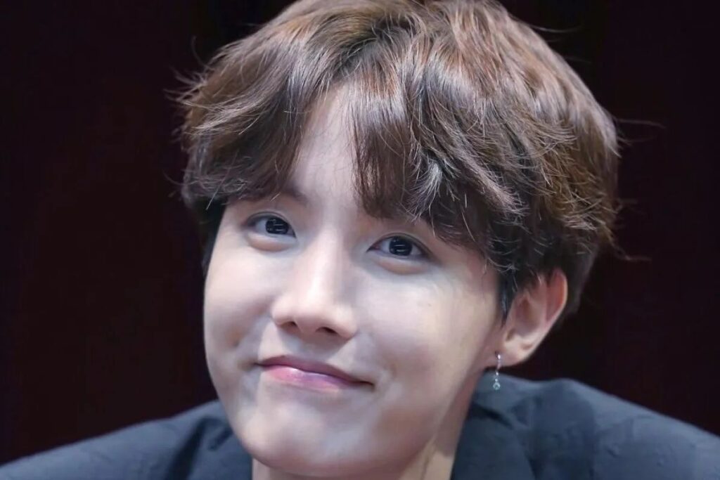 J Hope Entristeci A Army Con Su Corte De Cabello Para Ir Al Servicio