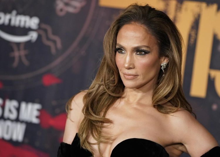 El Sensual Y Atrevido Vestido De Jennifer Lopez Que Caus Furor En Las