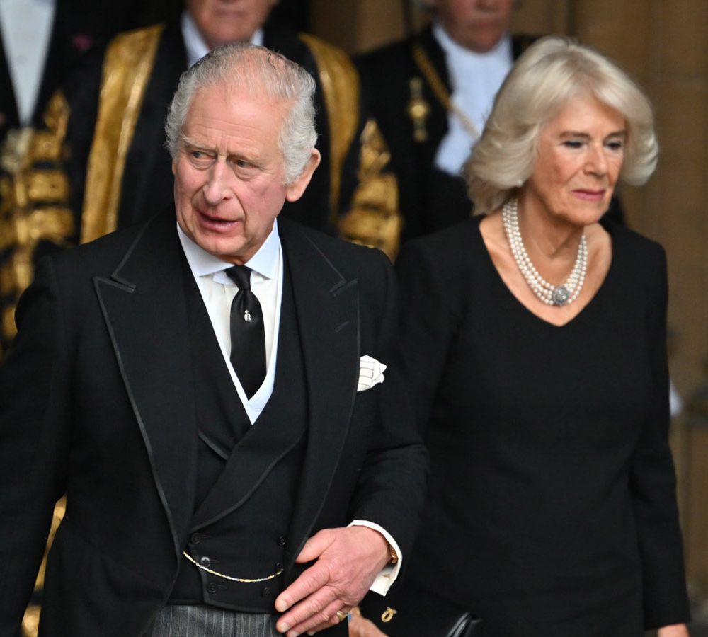 King Charles III mocked in the networks after being caught with a ...