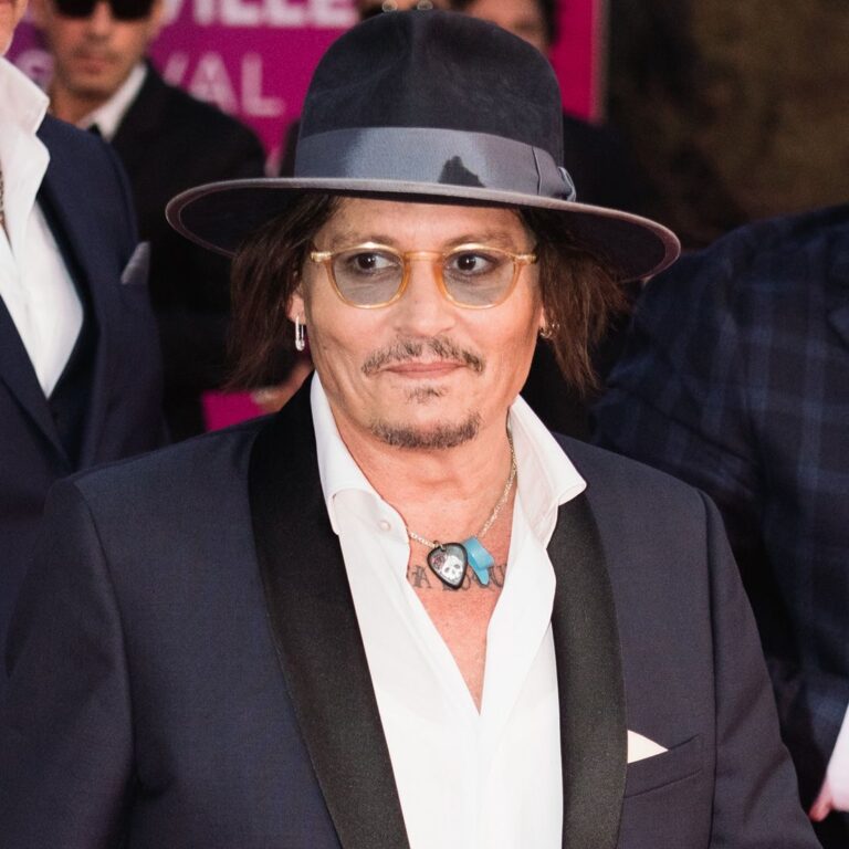 Johnny Depp Signs A Million-dollar Deal And Teases Amber Heard's Fans