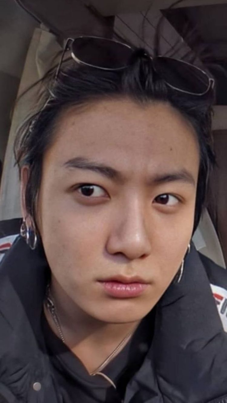 3 photos of BTS' Jungkook without makeup that show that he is also ...