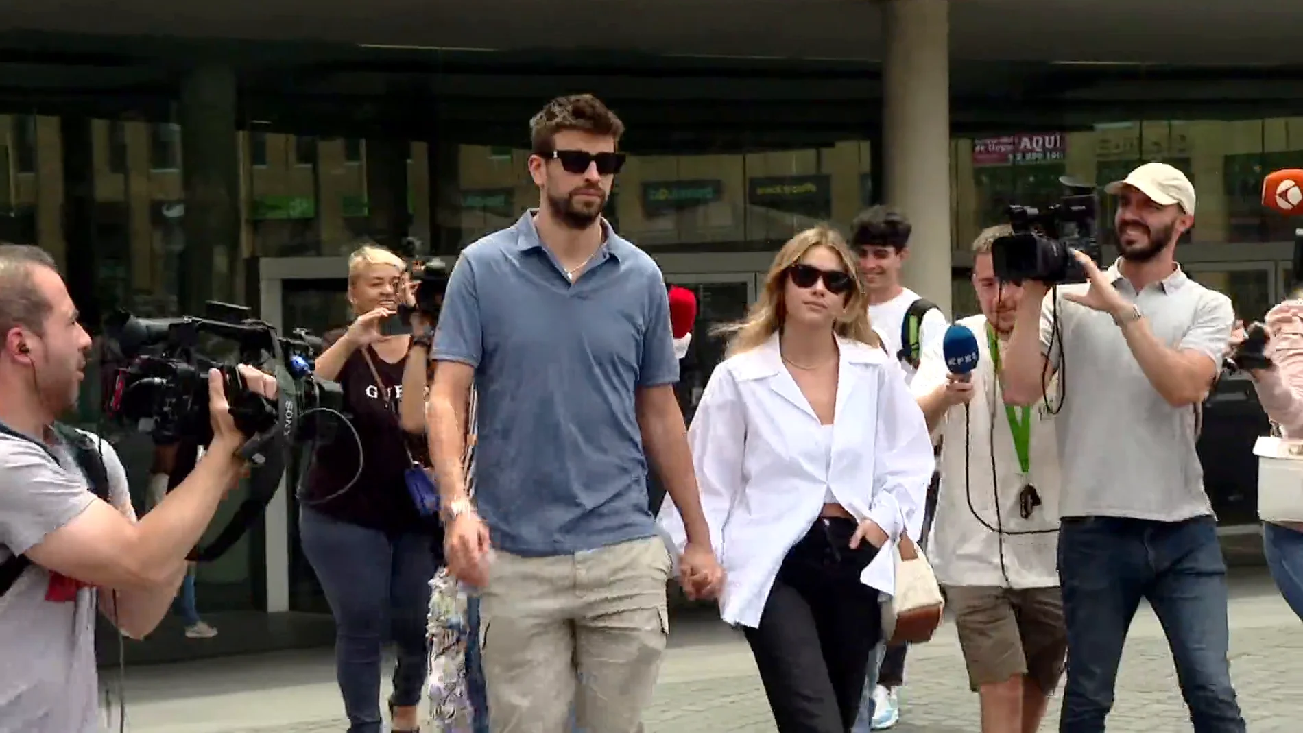 Gerard Piqué and Clara Chia are expected to announce their marriage in