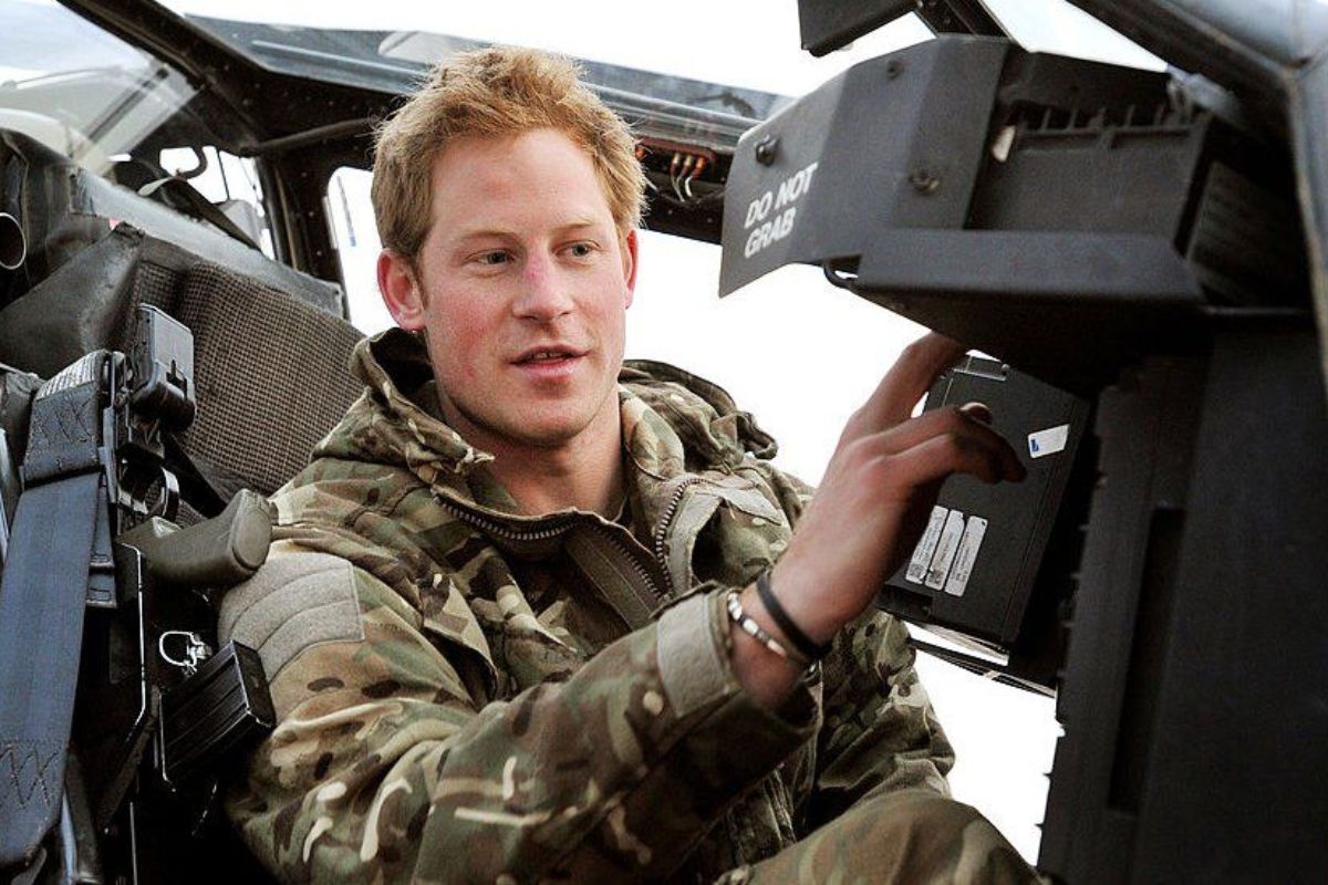 Prince Harry to be honored in the U.S. as a living aviation legend