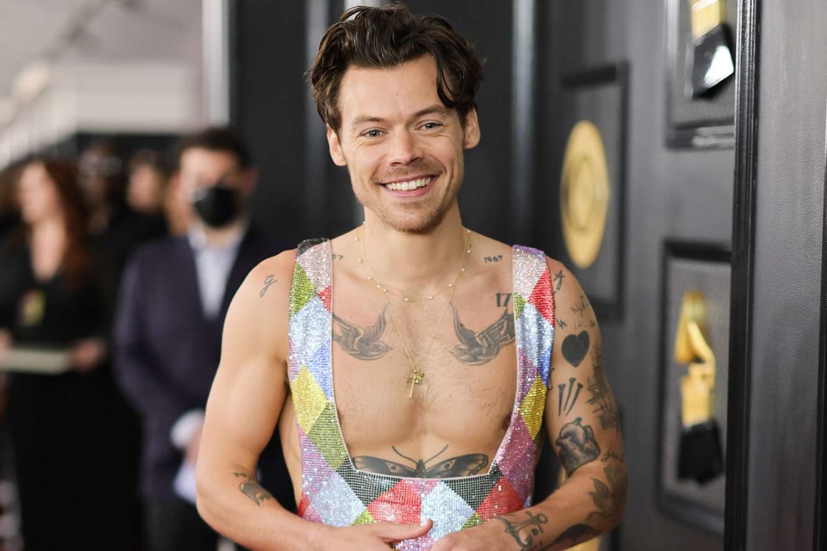 Harry Styles stalker sentenced to jail for sending thousands of cards ...