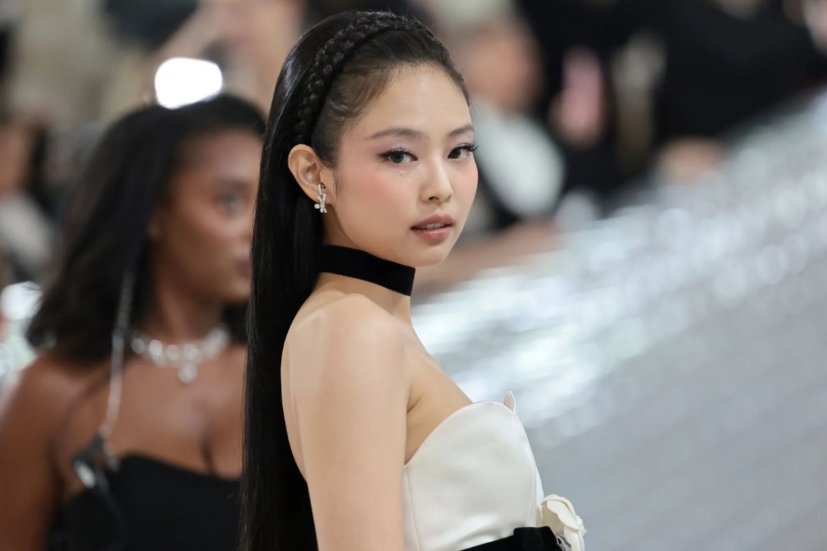 BLACKPINK's Jennie stuns with her sculpted silhouette for Calvin Klein's campaign