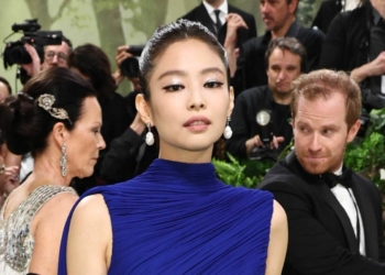 BLACKPINK's Jennie shines in her runway model debut for Jacquemus