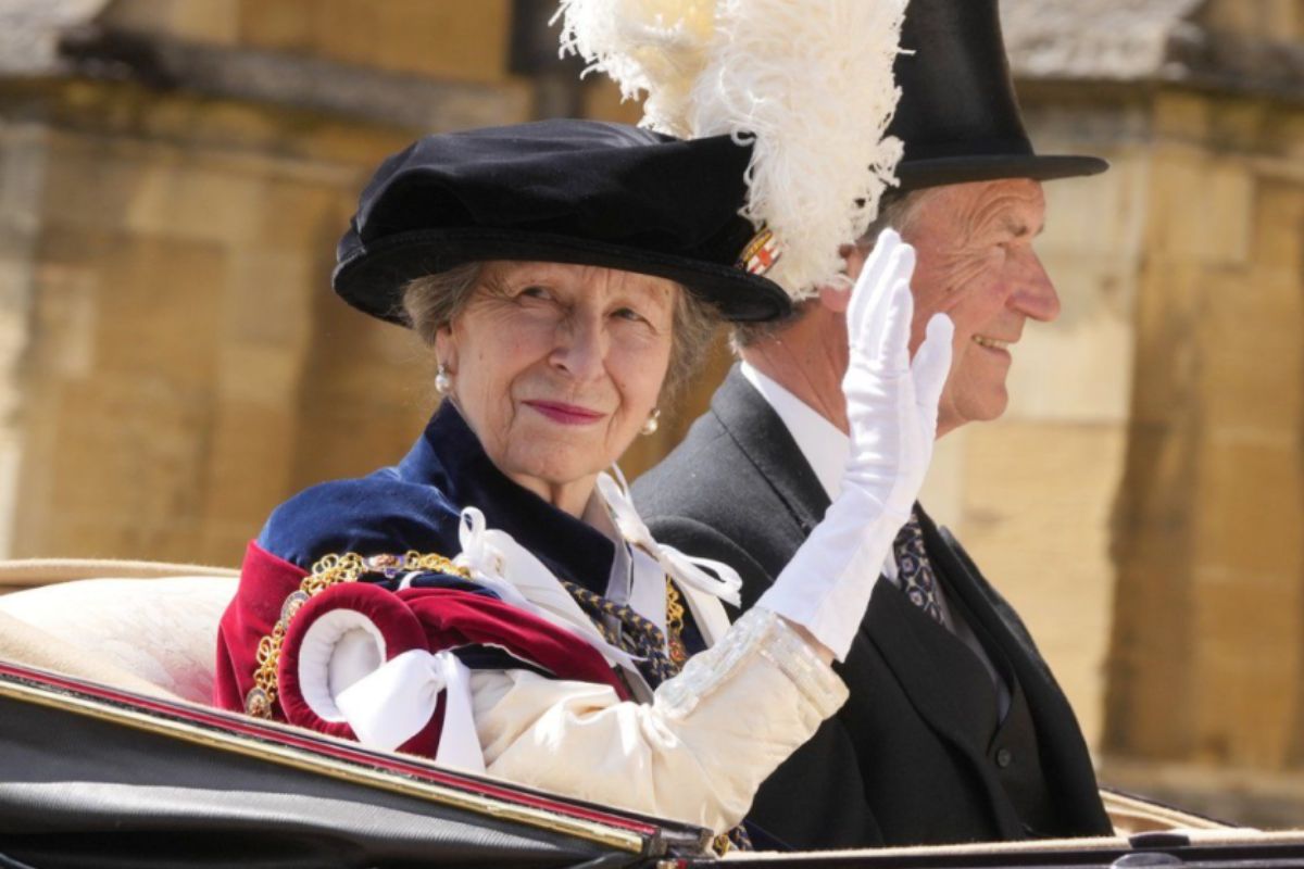 Princess Anne of the United Kingdom is admitted to the hospital with a concussion