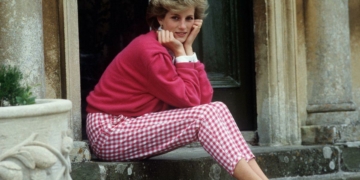 Royal throwback Princess Diana's visit to patients with HIV decades ago