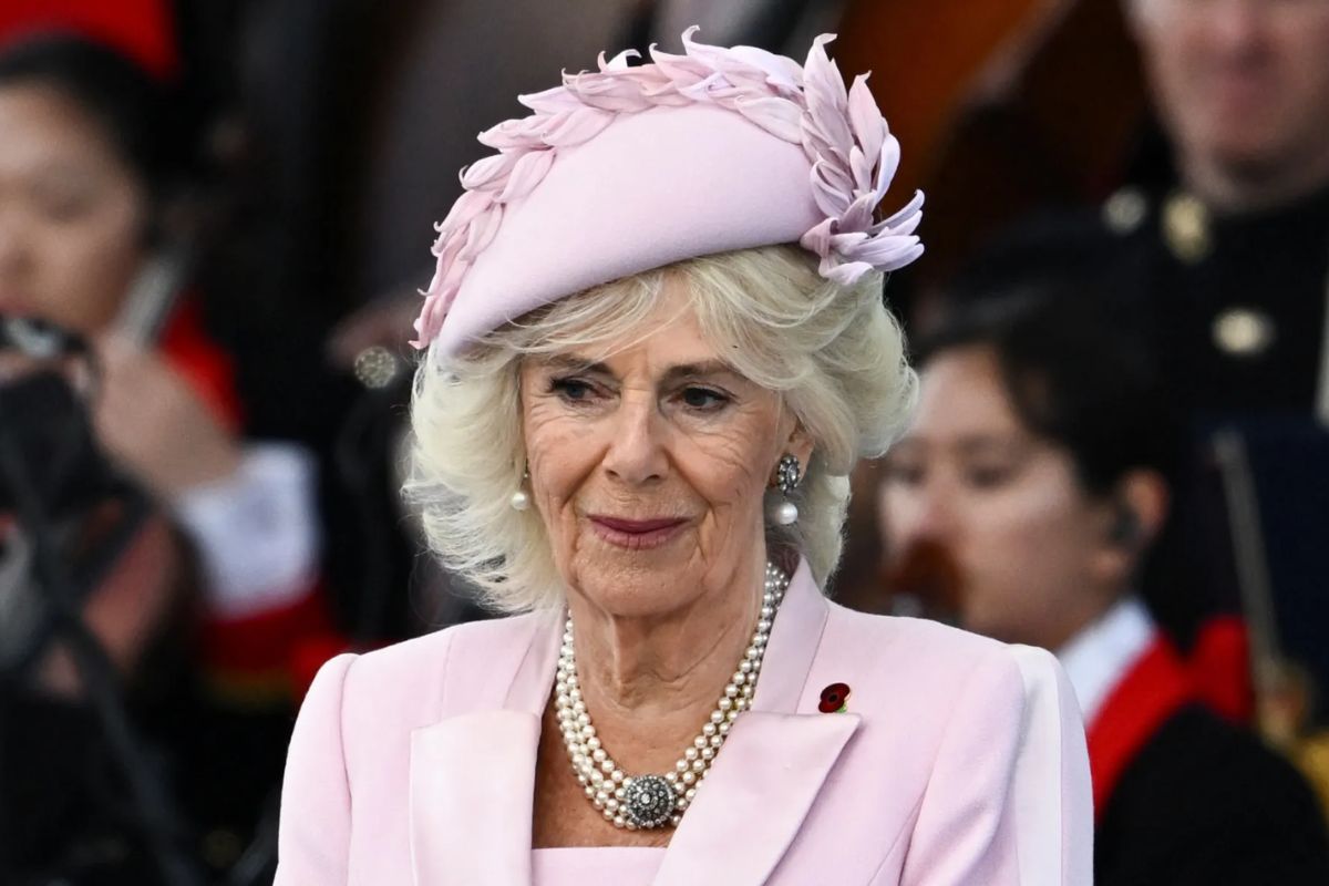 Camilla's stylist relaxes the restrictions for wearing similar colors to the Queen's attire