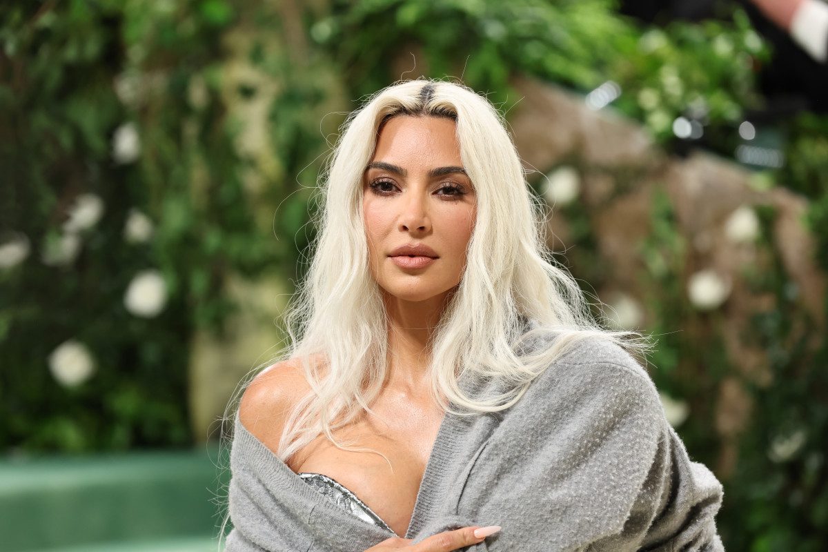 Kim Kardashian makes a hilarious reenactment of viral meme with Andrea Bocelli