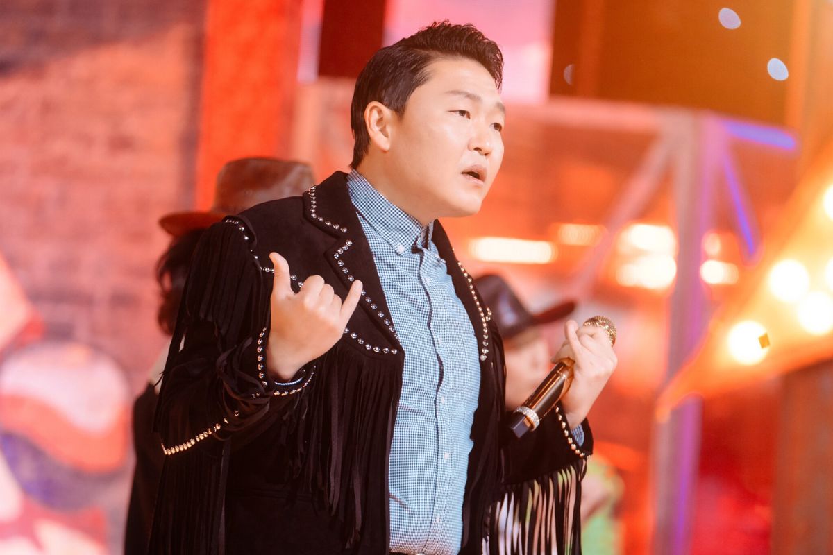 PSY issues an apology to K-Netizens for harsh criticism