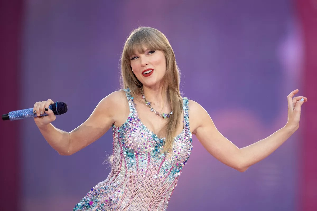 Taylor Swift serenades boyfriend Travis Kelce on the Eras Tour and fans go crazy