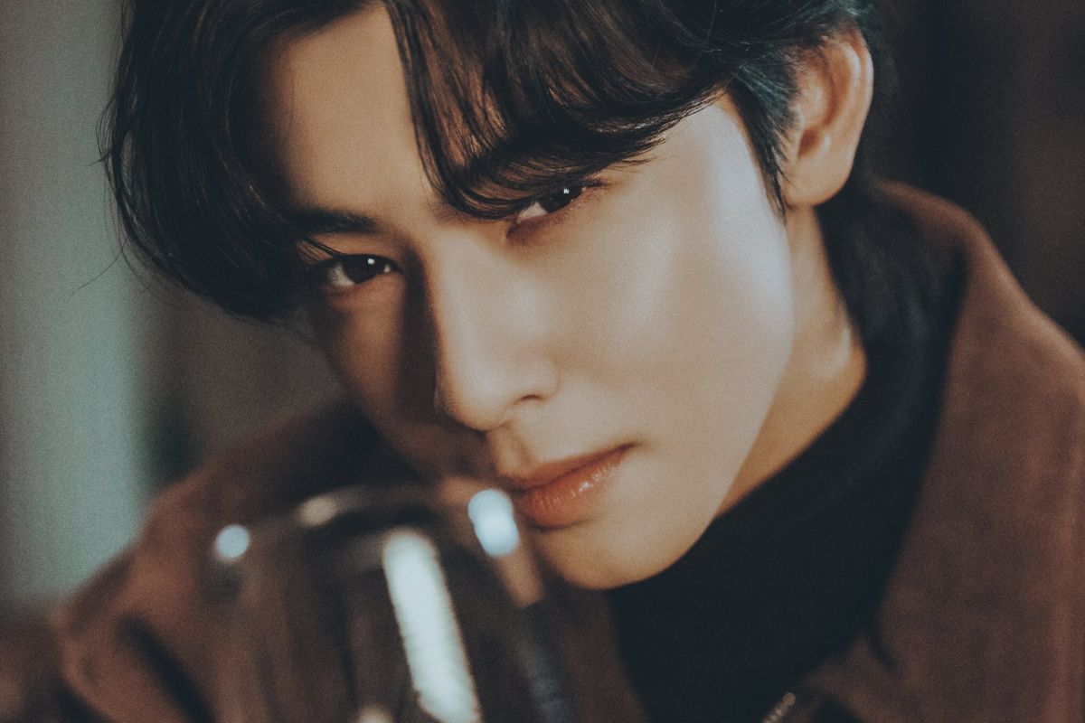 Cha Eunwoo releases stunning visuals playing baseball