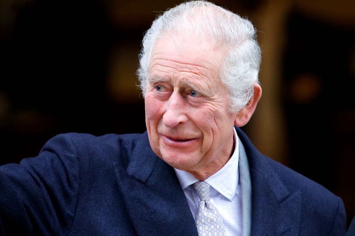 King Charles III interrumpts his summer break to send a heartfelt message