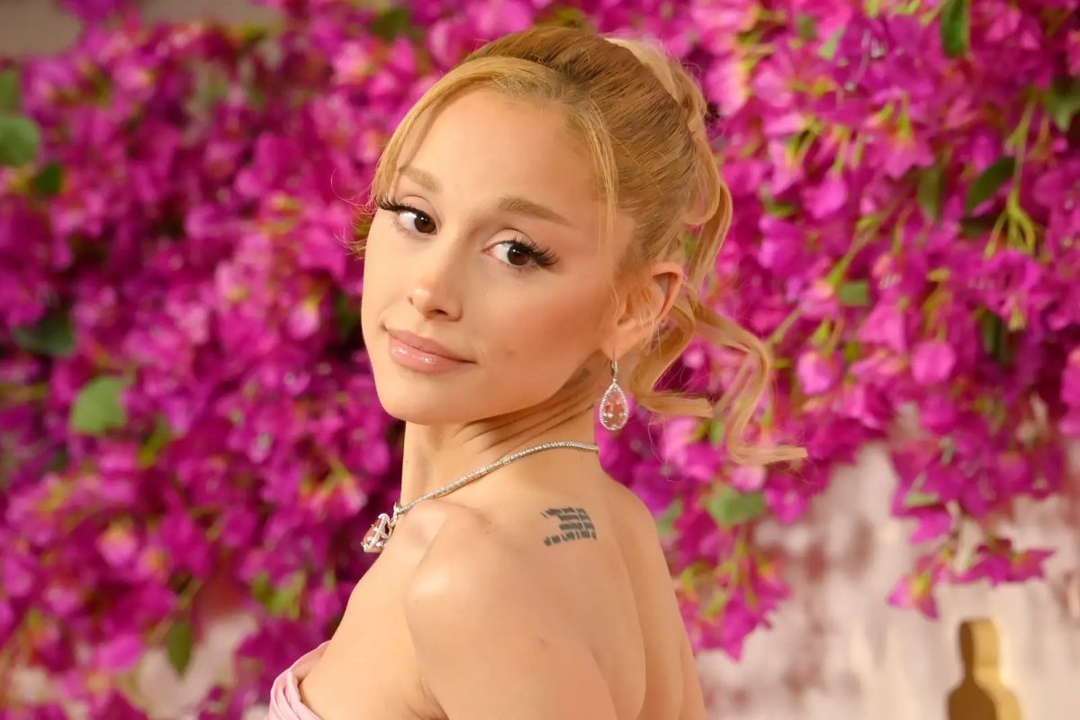 Ariana Grande and her Wickedly good R.E.M beauty collection