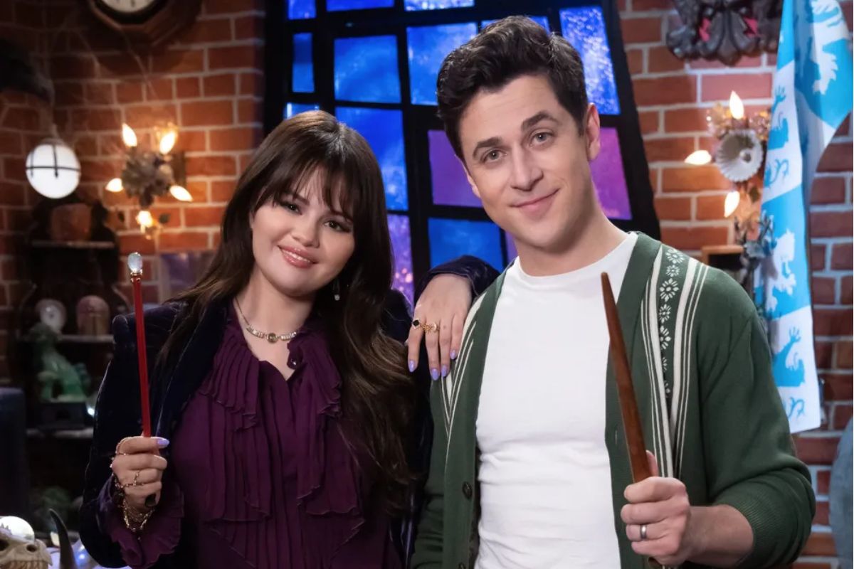 Watch Selena Gomez and David Henrie help a prodigy wizard in the official trailer for 'Wizards Beyond Waverly Place'