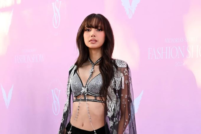 BLACKPINK's Lisa takes the Victoria's Secret Fashion Show by storm