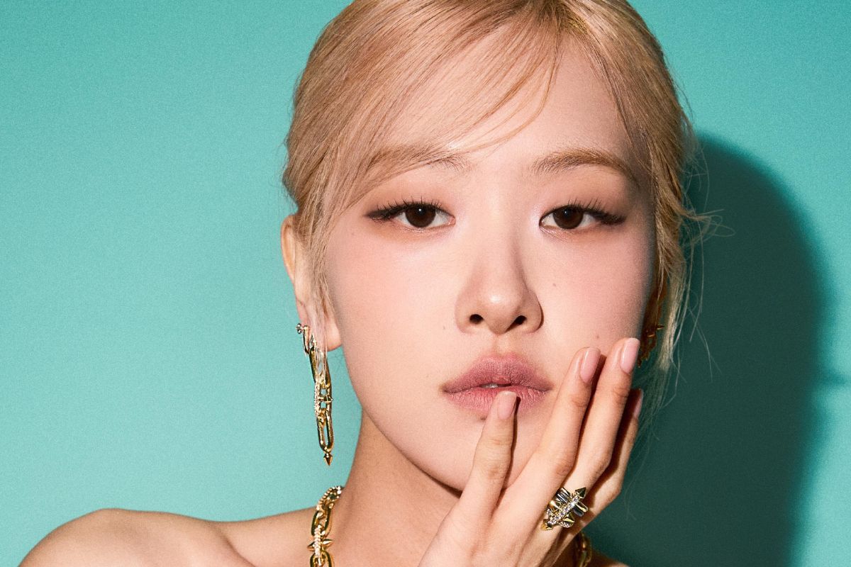 Top 5 biggest female artists on music platforms worldwide today including BLACKPINK's Rosé