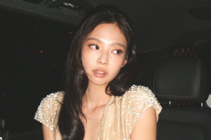 BLACKPINK's Jennie holds the 2nd biggest debut for Korean female soloist