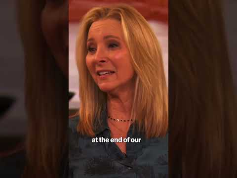 Lisa Kudrow "Recently" Found A Note Matthew Perry Left Her In A Prop From The 'Friends' Set #shorts