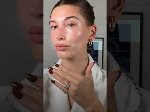 Hailey Bieber: su truco para una piel glowy