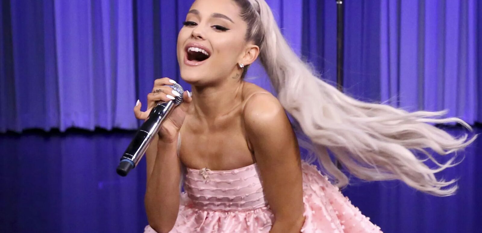 Ariana Grande canta nueva versión de No Tears Left To Cry junto a Jimmy Fallon