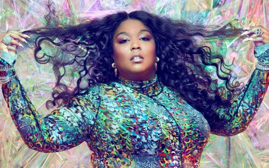 Lizzo brilla y le calla la boca a los haters que se burlan de su cuerpo