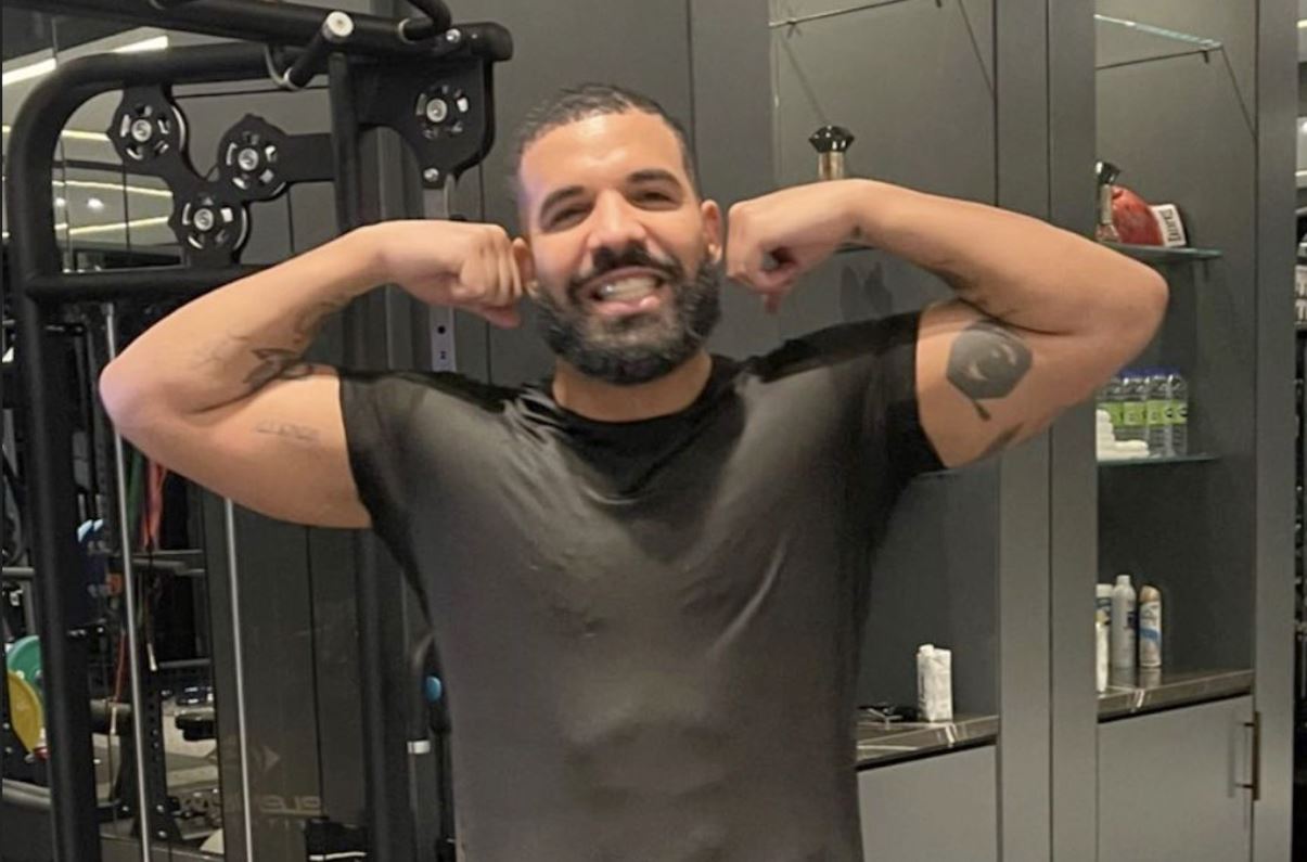 Drake publica foto ejercitándose en el gimnasio y se viraliza por su  pronunciado paquete