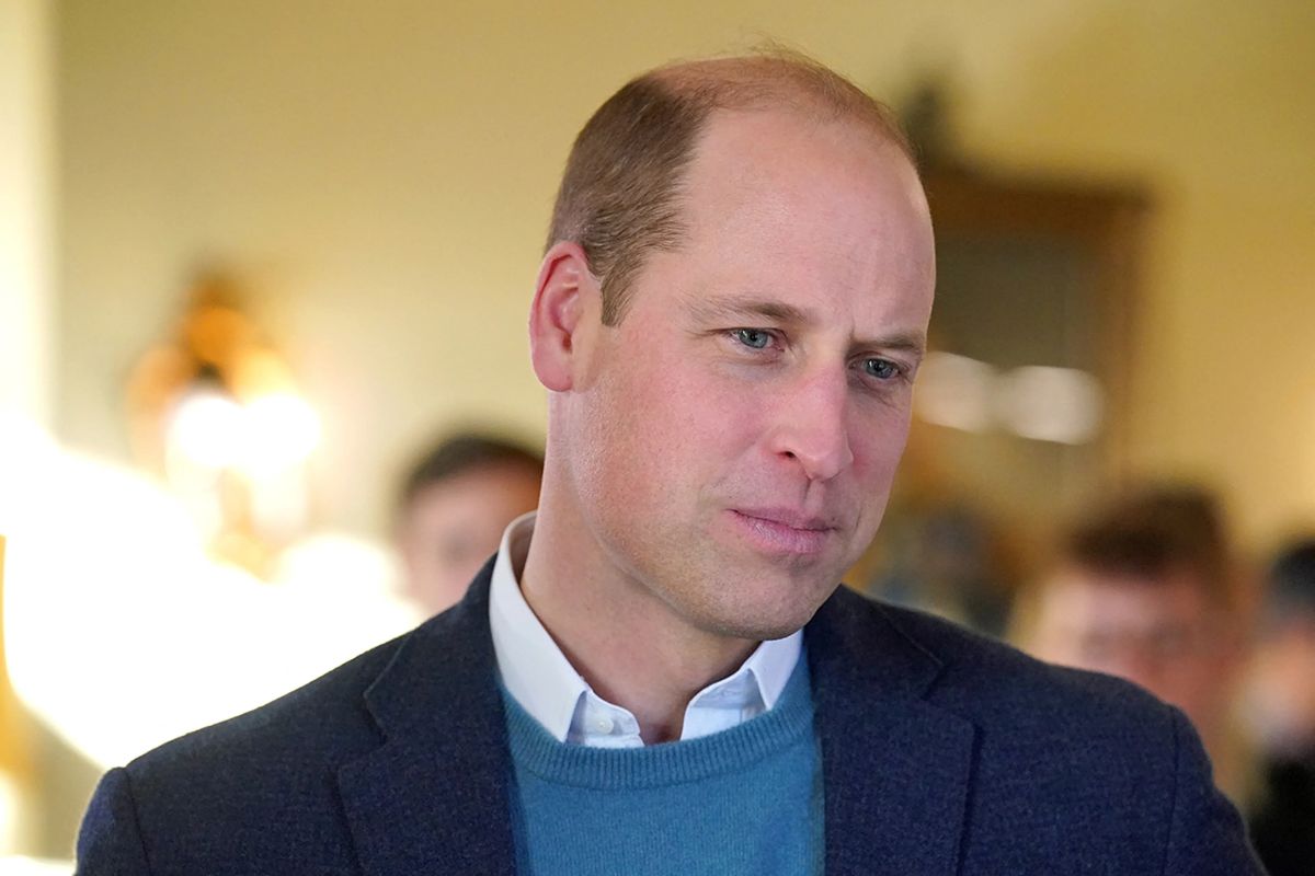 El príncipe William muestra sus encantos físicos al dejar sus piernas