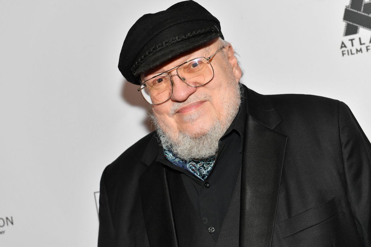 George R.R Martin sigue estancado con su libro 'Vientos de Invierno', y sus fans ya no le creen nada