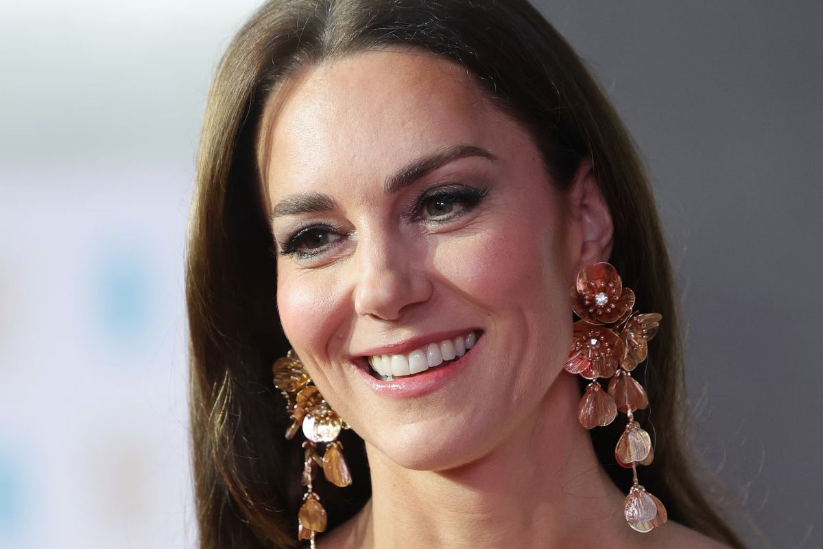 Kate Middleton deslumbra con su look de inspiración militar en el homenaje al Domingo del Recuerdo