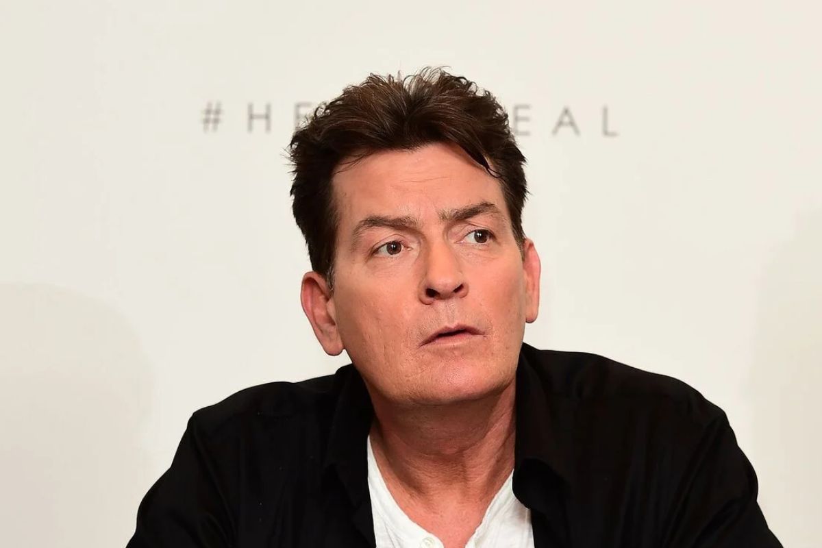 Charlie Sheen de 'Two and a Half Men' fue agredido por una vecina que intento estrangularlo