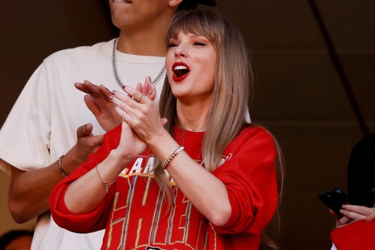 Taylor Swift luce estupenda al llegar al último juego del año de los Chiefs en los Estados Unidos