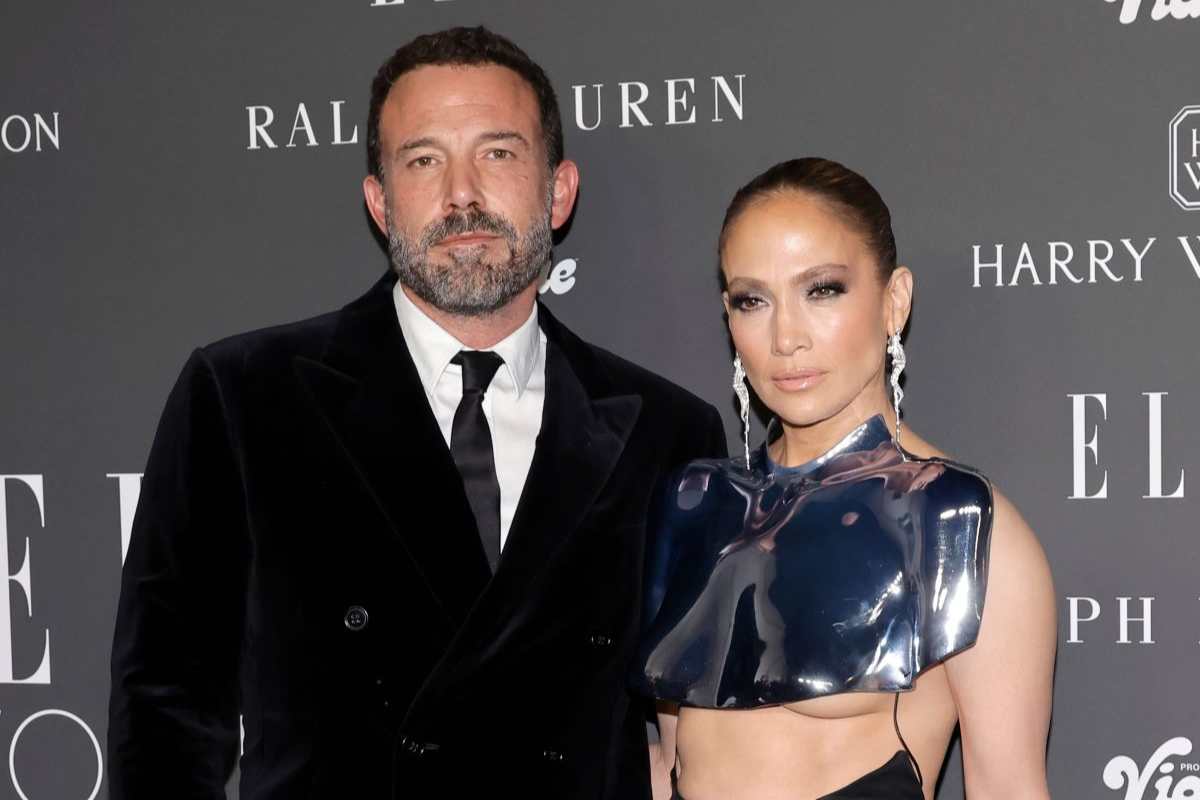 Ben Affleck incómodo y realizando sacrificios para Jennifer Lopez en los Golden Globes