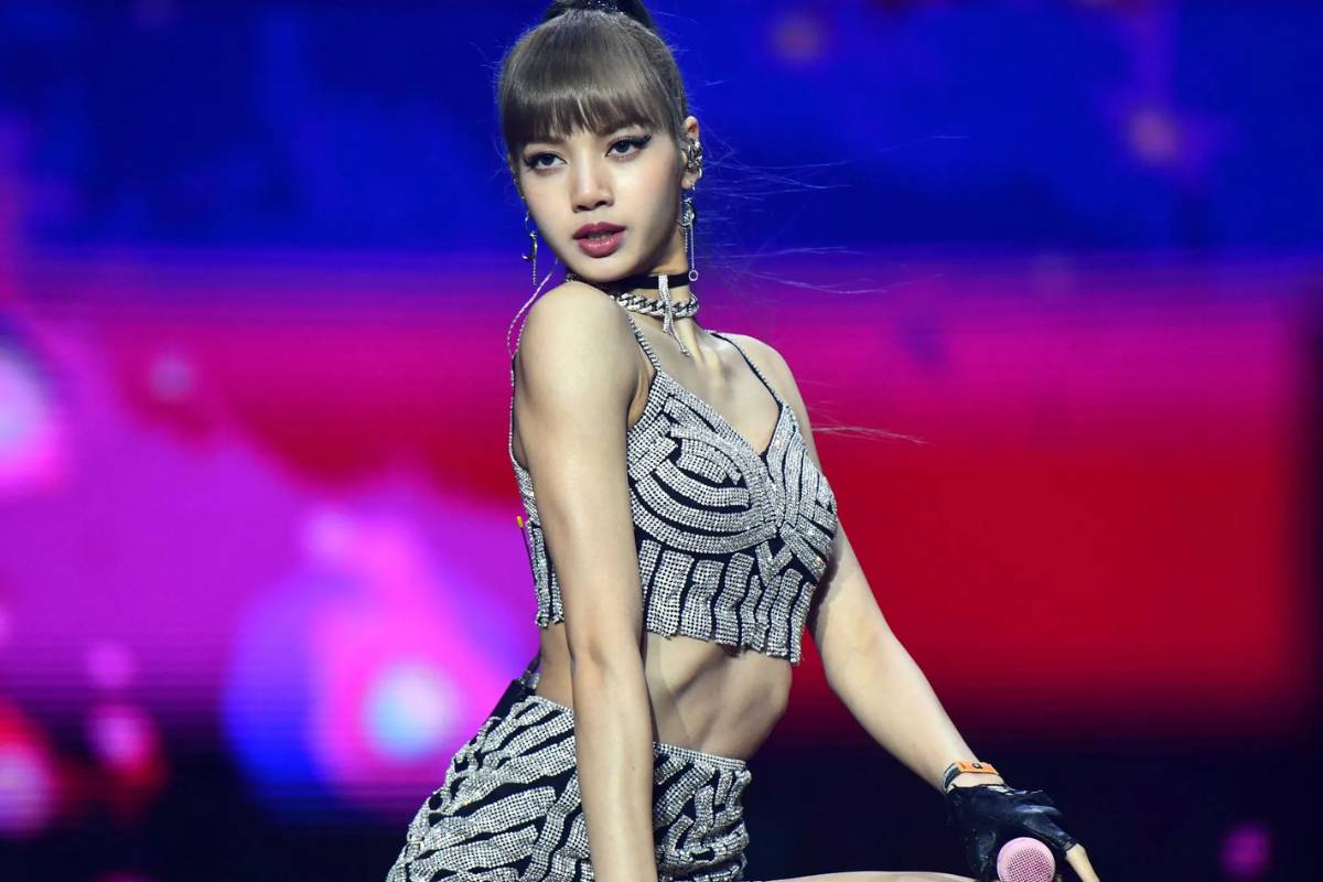 El Crazy Horse de Paris revela que Lisa de BLACKPINK fue la que se acercó a ellos para trabajar juntos