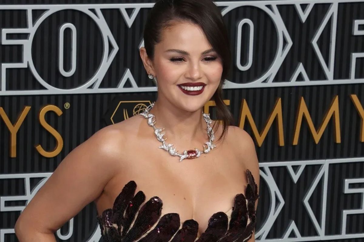 Intentaron sacar al novio de Selena Gomez de los EMMYs tras ser confundido con un vagabundo