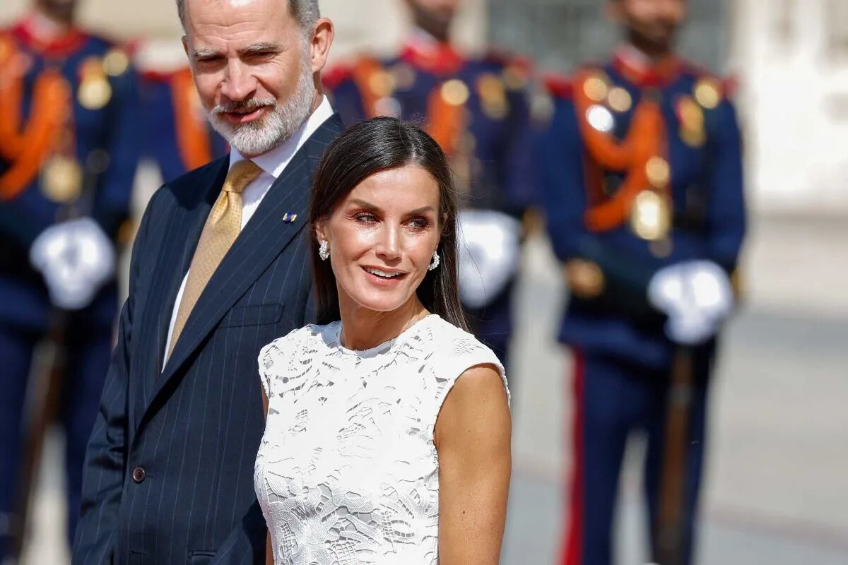 La reina Letizia habría interrumpido un embarazo con su presunto amante para poder casarse con el rey Felipe VI