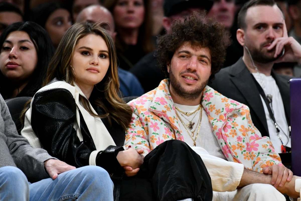 Selena Gomez y Benny Blanco involucrados en una fiesta con tematica de pijamas