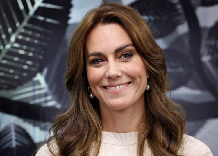 El Palacio niega informes de que Kate Middleton estaba en coma después ...