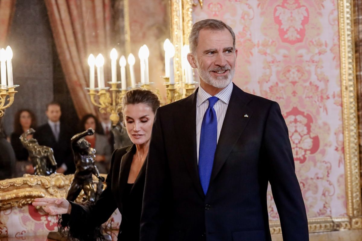 El rey Felipe VI también estaría engañando a la reina Letizia con una multimillonaria