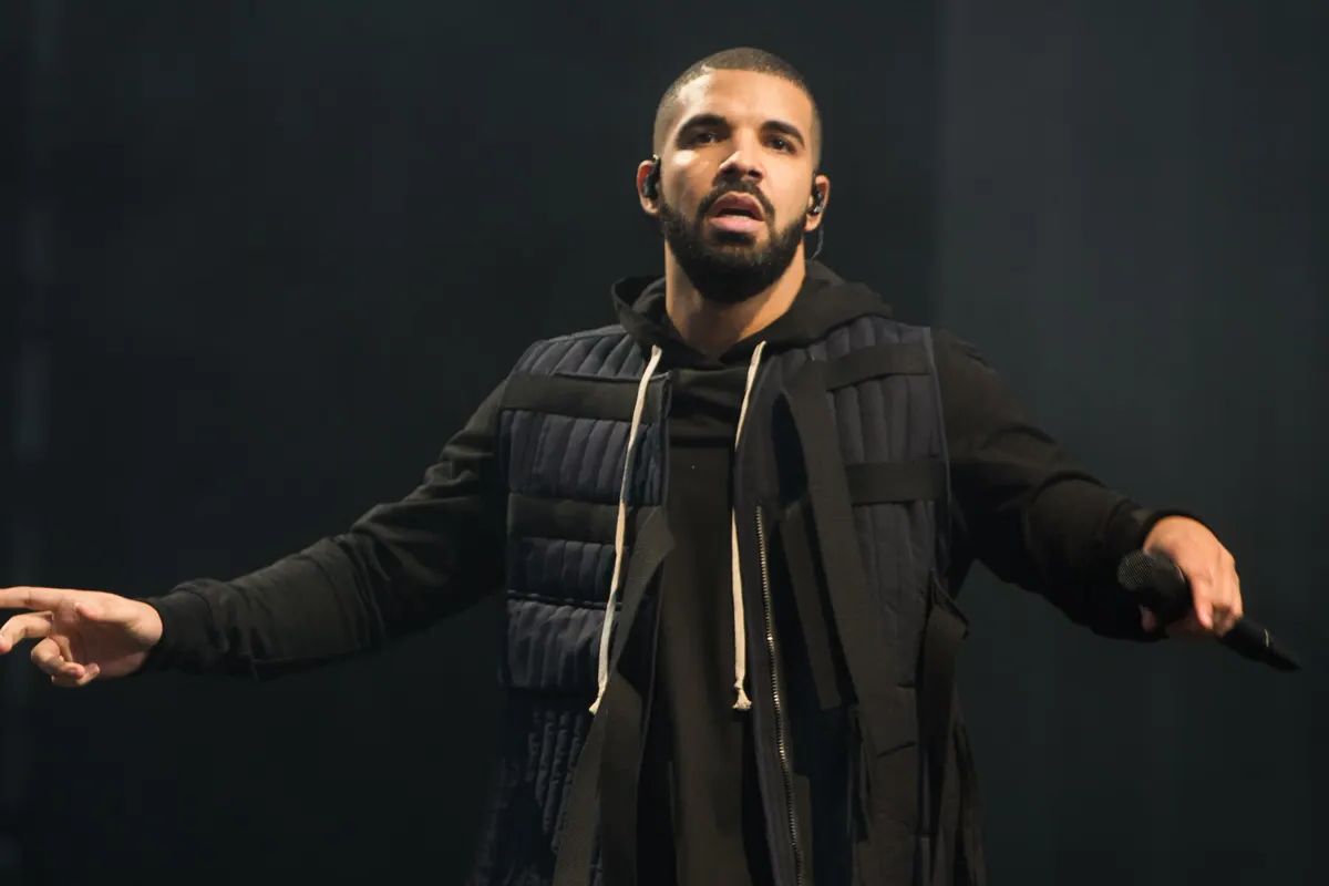 Se hace viral supuesto video filtrado de Drake tocándose el paquete