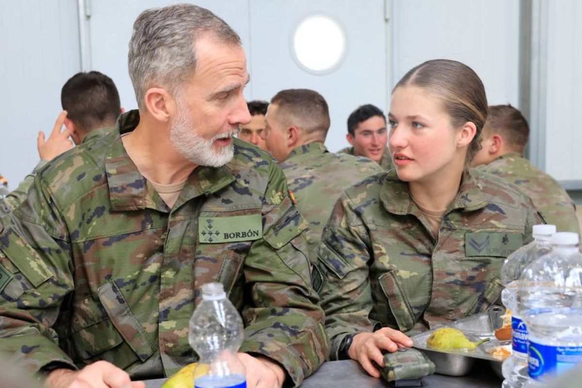 El rey Felipe VI visita a su hija, la princesa Leonor, en medio de su entrenamiento militar