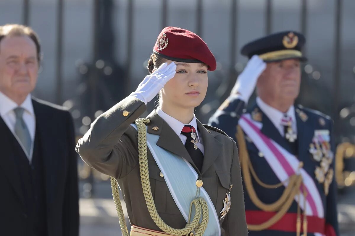 La princesa Leonor captada en una discoteca fumando vaper y bailando Reguetón