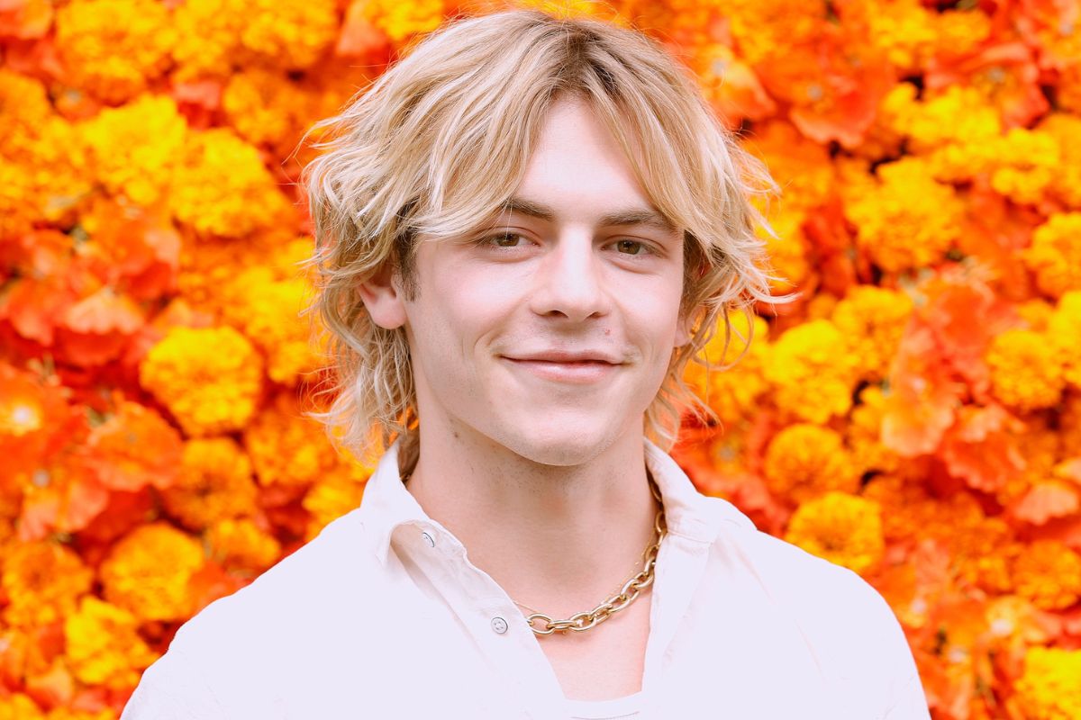 Ross Lynch besa a una fanática en medio de su presentación en el Lollapalooza