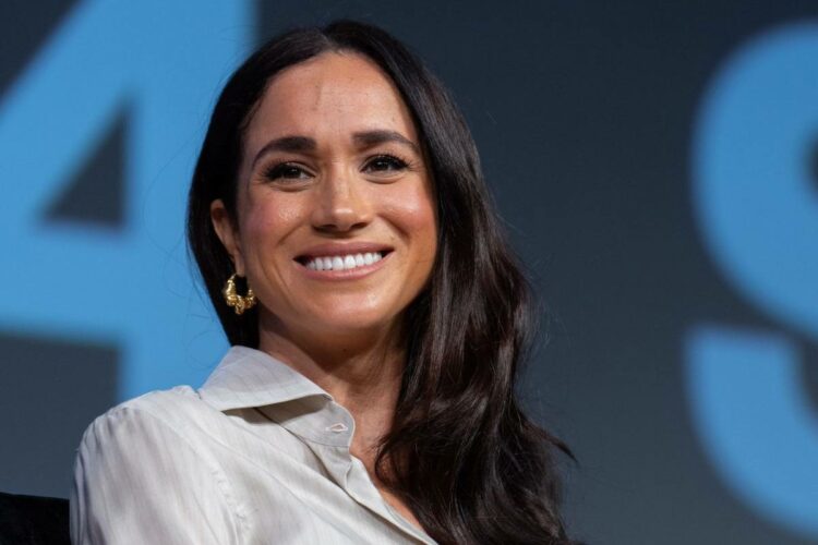 Meghan Markle logra transmitir elegancia a pesar de esta vestida con jeans