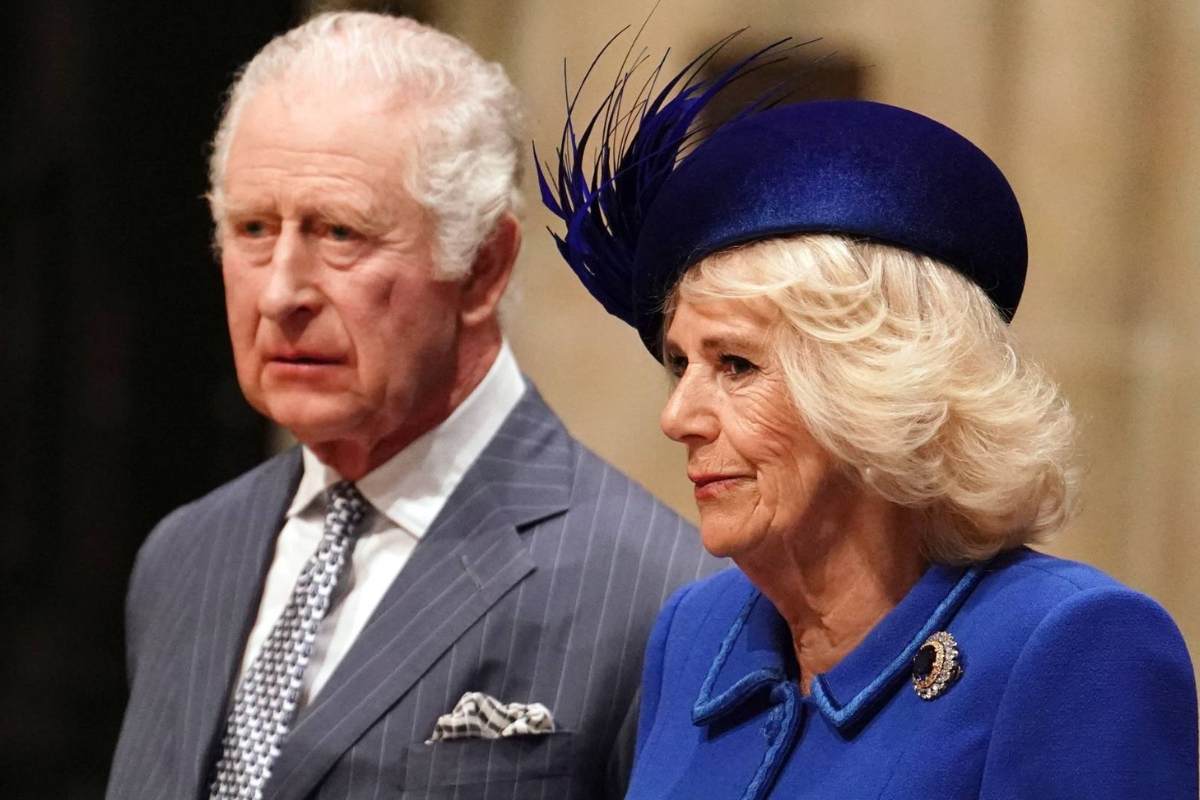 El rey Carlos y Camilla Parker hacen una aparición publica por el fallecimiento de un amigo