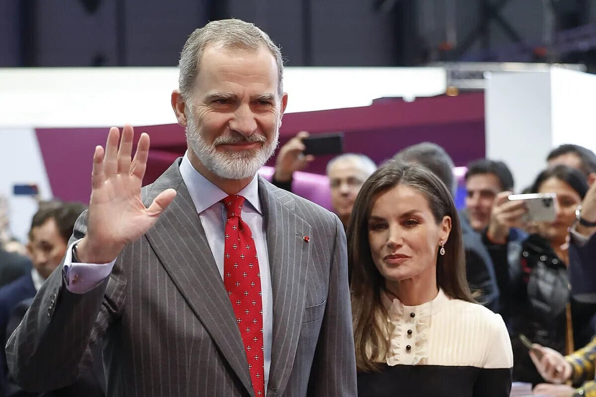El rey Felipe VI y la reina Letizia viven vidas separadas, afirma periodista