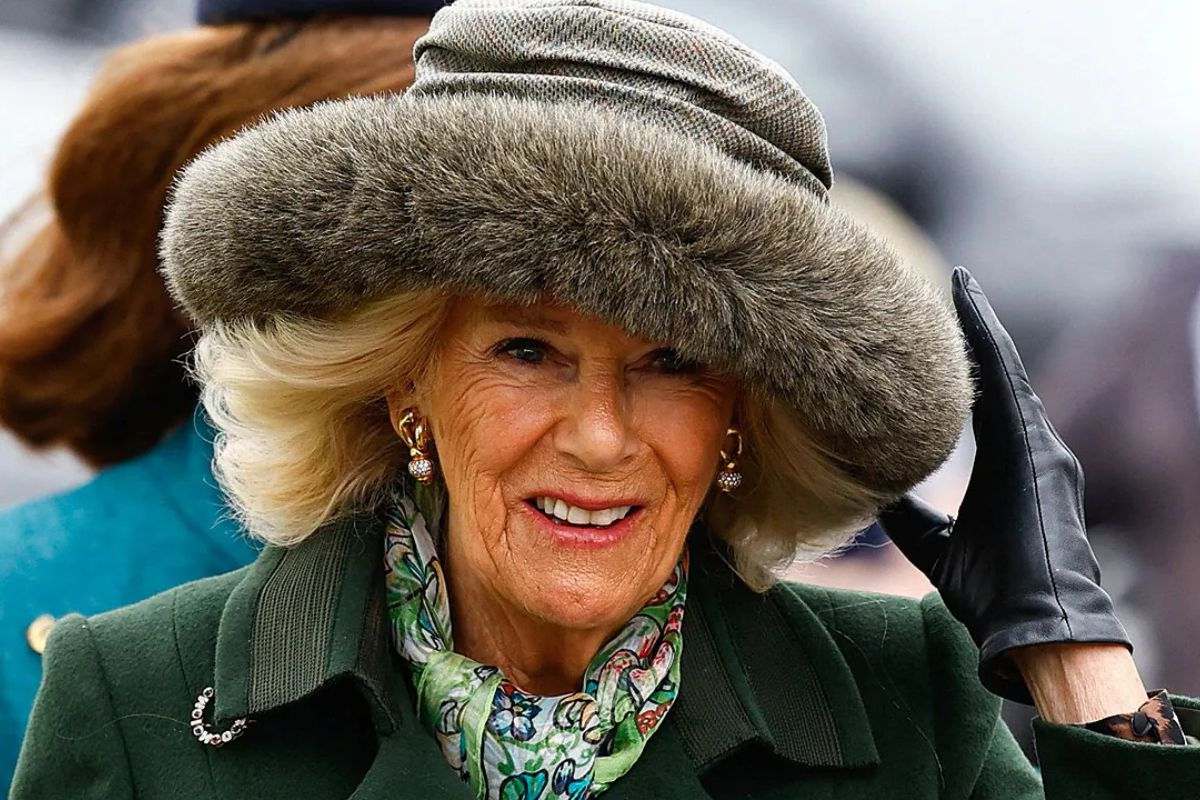 La reina Camilla Parker ya no comprará mas pieles autenticas para sus vestuarios